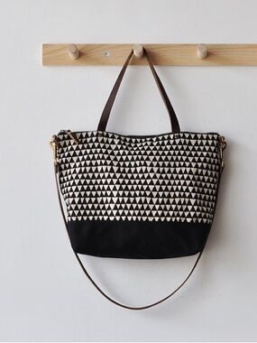 Bookhou Zip Tote